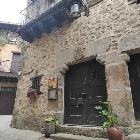 Posada San Martin Del Castanar فندق *